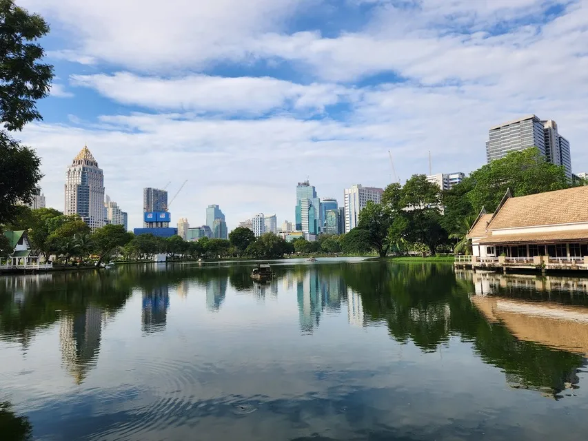 What Is It Like to Live in Bangkok? Neighborhoods, Getting Around, Weather and Visas