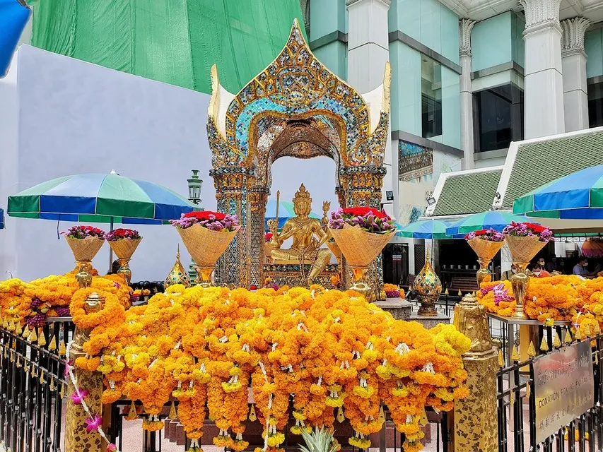 How to Pray at the Erawan Shrine, the Four-Faced Buddha in Bangkok