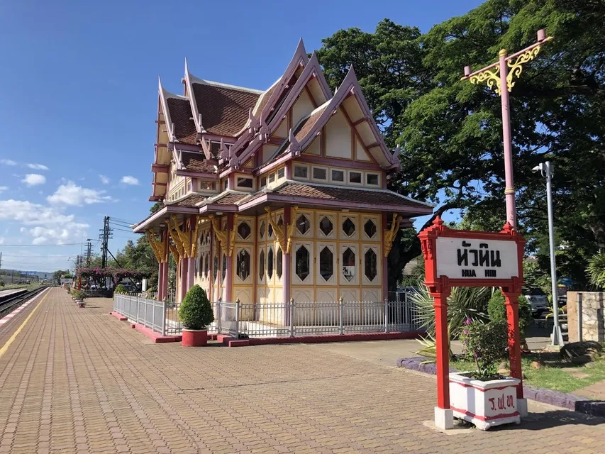 How to Get From Bangkok Airport to Hua Hin: Bus, Car or Train