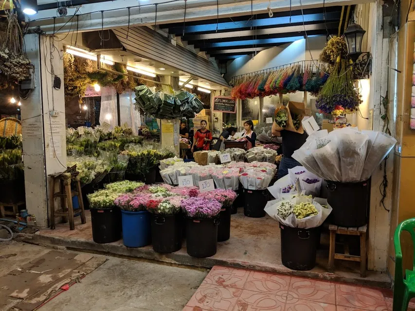 Where to Buy Flowers in Bangkok: Pak Khlong Talat and Chatuchak