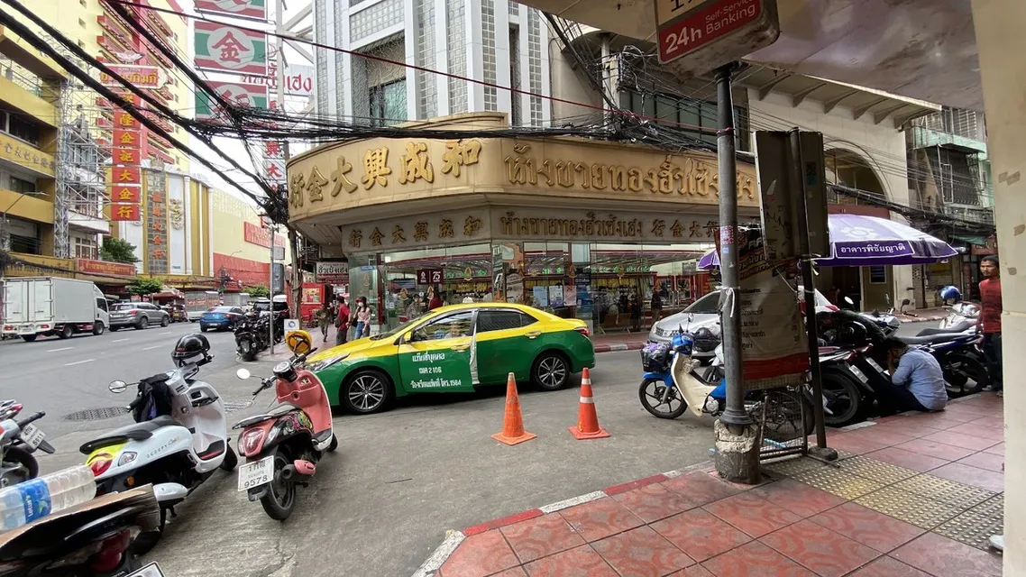Where to Buy Gold Jewelry in Bangkok: Yaowarat's Gold Shops and How Pricing Works