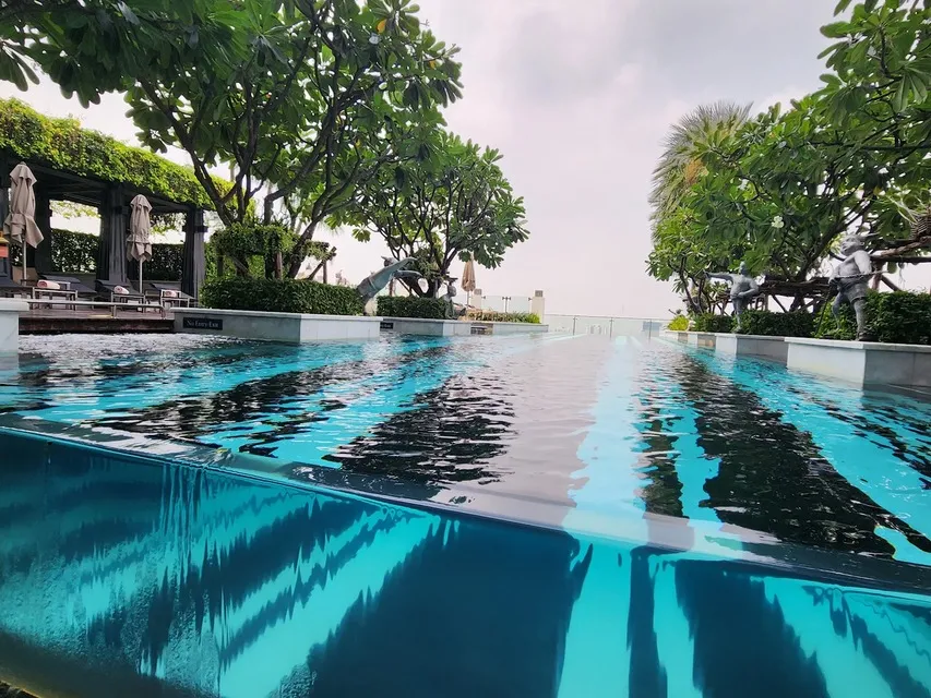 The St. Regis Bangkok review: butlers, a golf-course view and a MICHELIN star by the BTS