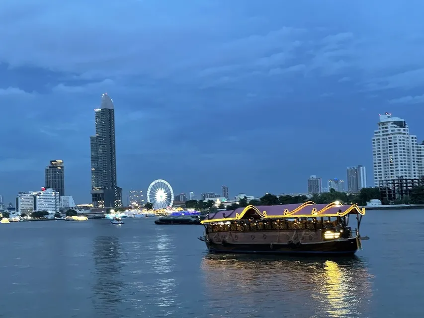 Chao Phraya Dinner Cruise: Buffet, Show or Set Menu?