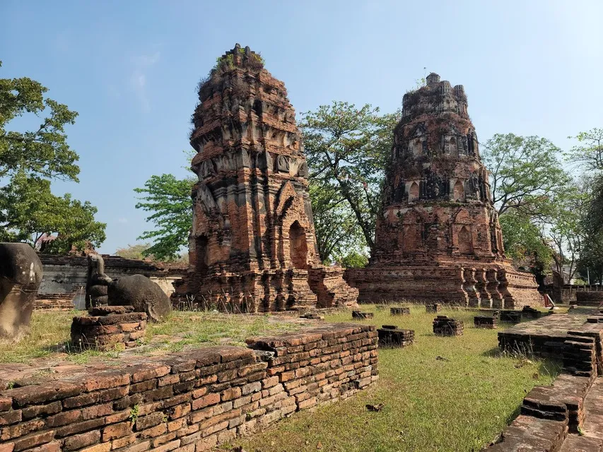 Ayutthaya Day Trip from Bangkok: Tours, Train and Private Car Compared