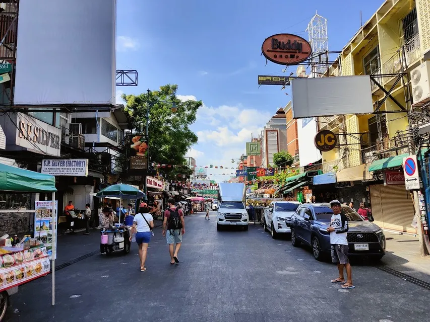 Khao San Road Guide: Nightlife, Safety, Hours and How to Get There