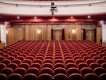 A Beautiful Noise: The Neil Diamond Musical at the Citizens Opera House