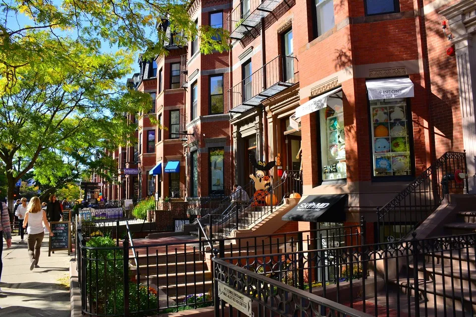 Things to Do on Newbury Street, Boston: Shops, Galleries, Food and Open Newbury